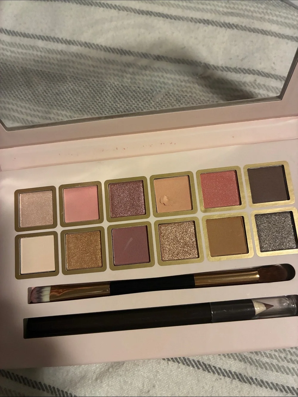 Seeing Stars Eyeshadow Palette - Pink and Gold Shades